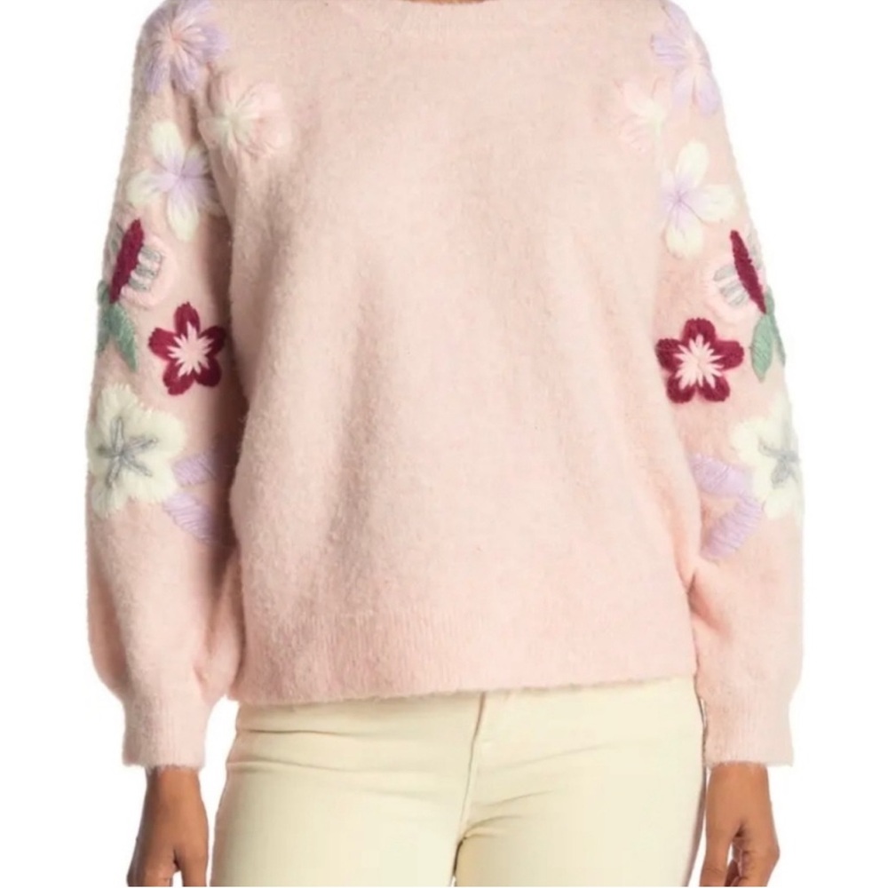 BOUNDLESS NORTH
Floral Embroidered Pullover
Sweater